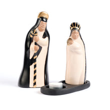Carica l'immagine nel visualizzatore di Gallery, PRESEPE PORTALUMINO AUREOLE IN CERAMICA CHULUCANA