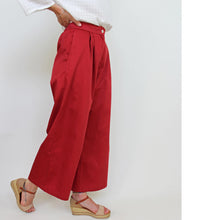 Carica l'immagine nel visualizzatore di Gallery, PANTALONE EILEEN, SATIN DI COTONE, ROSSO CARMINIO