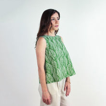 Carica l'immagine nel visualizzatore di Gallery, TOP WASABI COTONE STAMPA FOGLIE TROPICALI