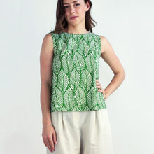 Carica l'immagine nel visualizzatore di Gallery, TOP WASABI COTONE STAMPA FOGLIE TROPICALI