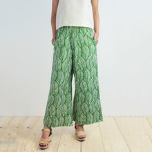 Carica l'immagine nel visualizzatore di Gallery, PANTALONE NINA COTONE STAMPA FOGLIE TROPICALI