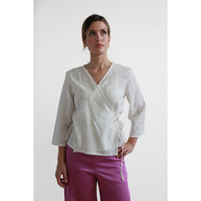 Carica l'immagine nel visualizzatore di Gallery, BLUSA HENNA CON LACCETTI COTONE GARZATO BIANCO