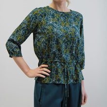 Carica l'immagine nel visualizzatore di Gallery, BLUSA SEDUM VISCOSA STAMPATA BLU-VERDE