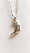 Carica l'immagine nel visualizzatore di Gallery, Collana Luna in ottone placcato argento