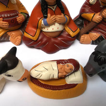 Carica l'immagine nel visualizzatore di Gallery, PRESEPE AYACUCHANO 8 FIG. TERRACOTTA