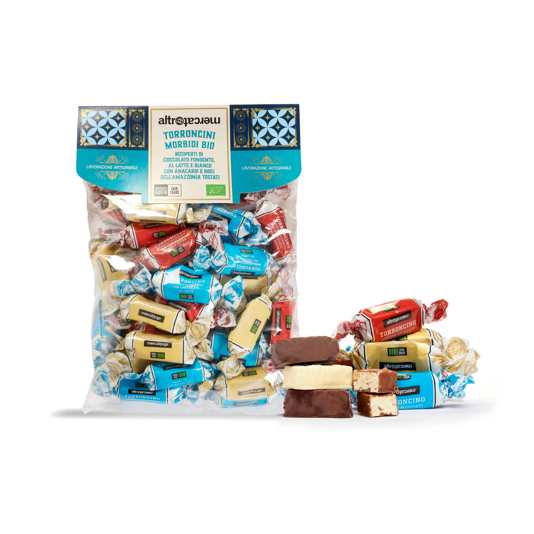 TORRONCINI MORBIDI RICOPERTI CON CIOCCOLATO AL LATTE, FONDENTE E BIANCO CON NOCI DELL’AMAZZONIA, ANACARDI E MIELE-CONF.500G.
