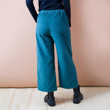 Carica l&#39;immagine nel visualizzatore di Gallery, PANTALONE VITE. VELLUTO DI COTONE A COSTE. VERDE PETROLIO
