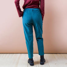 Carica l&#39;immagine nel visualizzatore di Gallery, PANTALONE ERICA. VELLUTO DI COTONE A COSTE. VERDE PETROLIO
