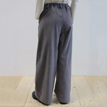 Carica l'immagine nel visualizzatore di Gallery, PANTALONE LIMONIUM VELLUTO A COSTE GRIGIO
