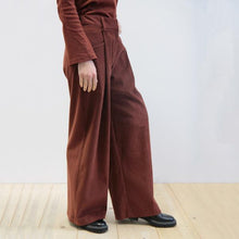Carica l'immagine nel visualizzatore di Gallery, PANTALONE LIMONIUM VELLUTO A COSTE TERRACOTTA
