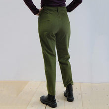 Carica l'immagine nel visualizzatore di Gallery, PANTALONE ERICA VELLUTO A COSTE VERDE OLIVA
