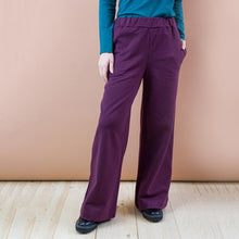 Carica l&#39;immagine nel visualizzatore di Gallery, PANTALONE BUCANEVE CON TASCHE. FELPA DI COTONE BIO VINACCIA
