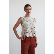 Carica l'immagine nel visualizzatore di Gallery, TOP CROCHET PORCELLANA FILATO COTONE NATURALE
