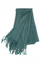 Carica l'immagine nel visualizzatore di Gallery, STOLA IN LANA A RIGHE VERDE
