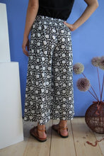 Carica l'immagine nel visualizzatore di Gallery, PANTALONE ANUPOMA NERO
