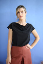 Carica l'immagine nel visualizzatore di Gallery, T-SHIRT KARINA NERO
