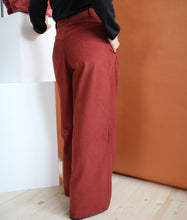 Carica l&#39;immagine nel visualizzatore di Gallery, PANTALONE LIANA MATTONE VELLUTO
