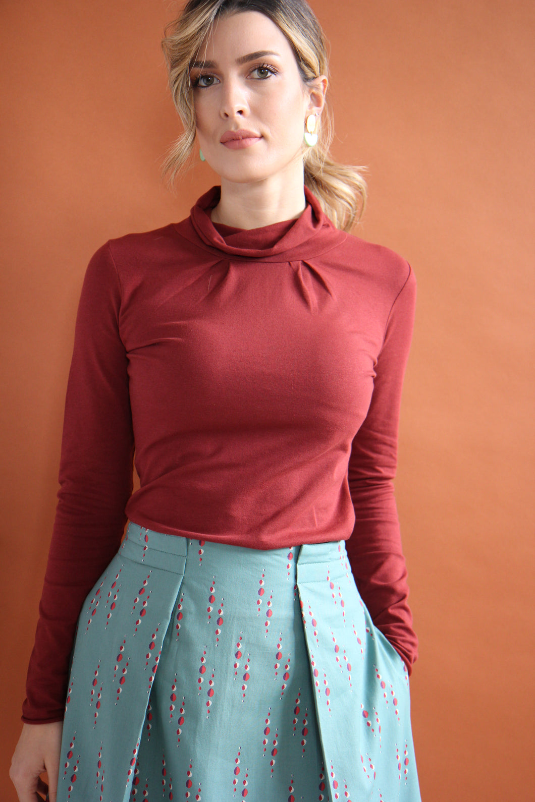 MAGLIA FIORE MATTONE