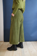 Carica l'immagine nel visualizzatore di Gallery, PANTALONE FOLK VERDE OLIVA
