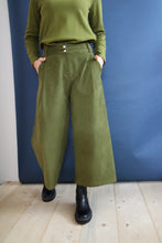 Carica l'immagine nel visualizzatore di Gallery, PANTALONE FOLK VERDE OLIVA
