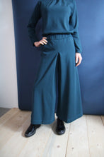 Carica l'immagine nel visualizzatore di Gallery, PANTALONE VELE CON BANDA BLU VERDE
